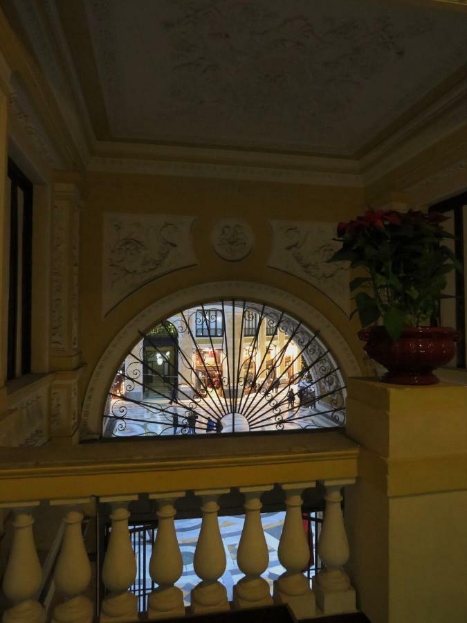 Domus Sibyllina, Galleria Umberto I Napoli Bagian luar foto